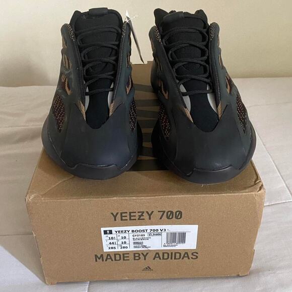 Yeezy Adidas 700 V3 clay brown - size 10.5 M / 12 W US / 43.5 EU - Picture 8 of 8